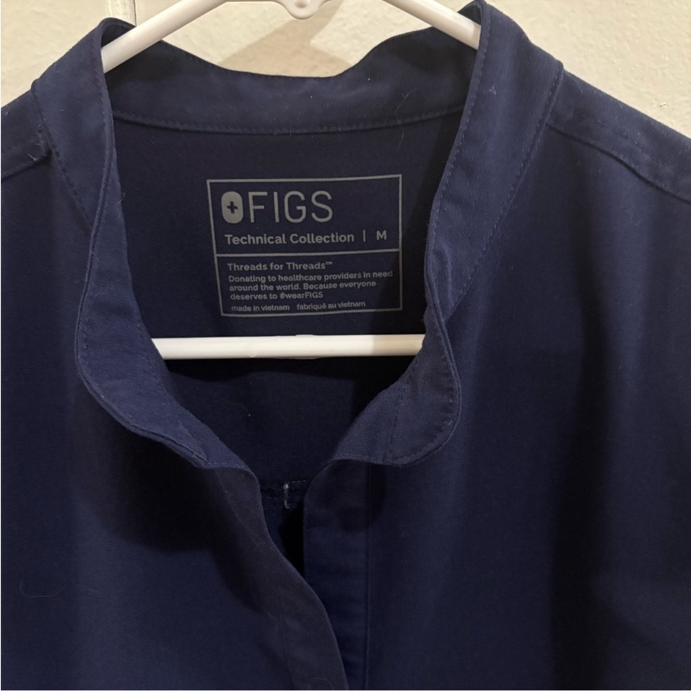 FIGS Navy Rafaela - Picture 2 of 3